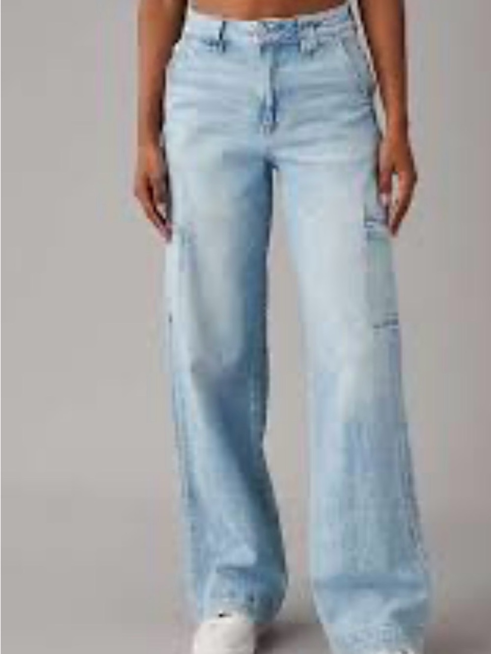 American eagle Light Wash Wide Leg cargo Women’s Jeans